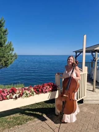 Photo of Rebecca Rose Cellist