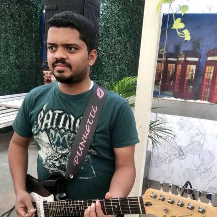 Live singer guitarist