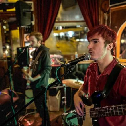 Damien's Trio Perform All Your Favourites