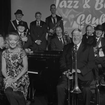 Hint Of Swing Big Band