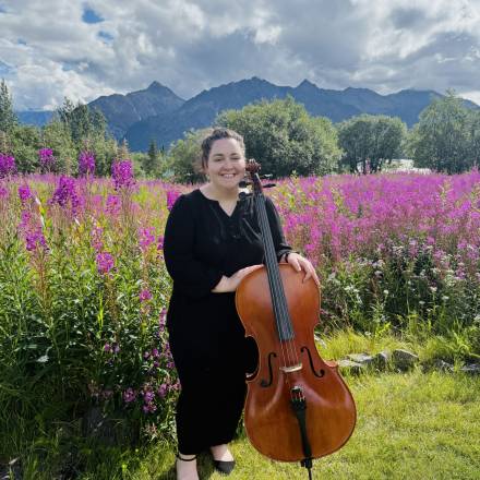 Lilli Elliott - Cellist