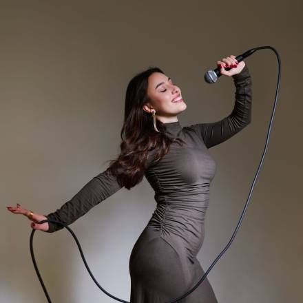Isabelle International Singer