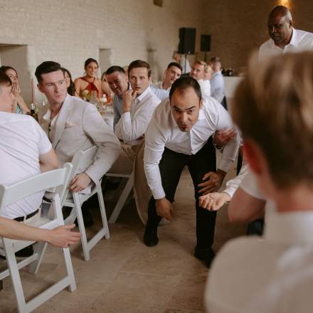 🎤 ✨ Singing Waiters in France 🎤 ✨