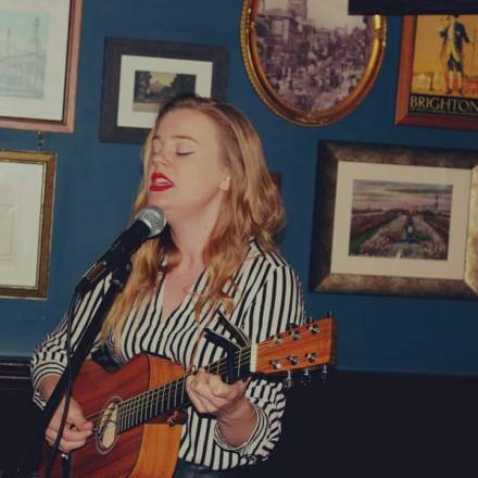 Singer Guitar & Saxophone Carys Mai