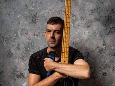 Bass player available (photo 0)