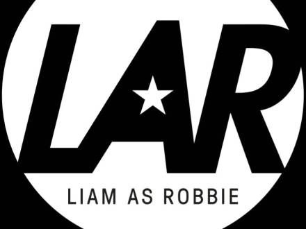 Robbie William's tribute (photo 1)