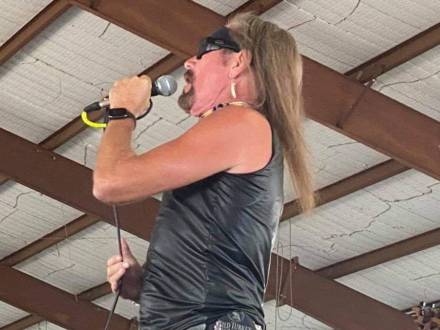 Holy Stranger - Premier Arena Rock Tribute (photo 11)