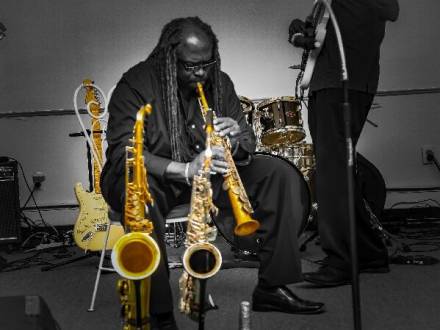 Saxophonist and vocals (photo 0)