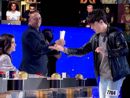 Stage Illusion Show (photo 7)