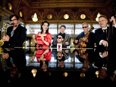 The Happy Feet Orchestra (photo 0)