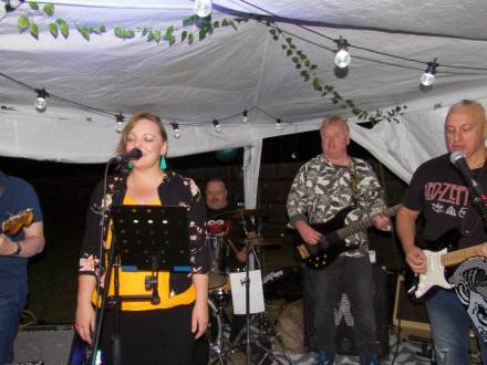 The Q Band (photo 35)