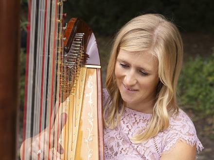 Harpist Kate (photo 0)