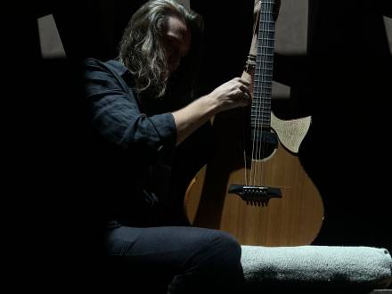 Andrew Axenov - guitar virtuoso (photo 2)