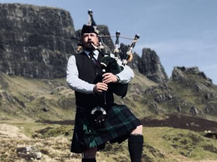 Bagpiper Jason Faulkner (photo 22)