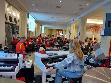 Big Time dueling pianos (photo 8)