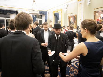 Nathan Earl Street-Style Magician (photo 28)