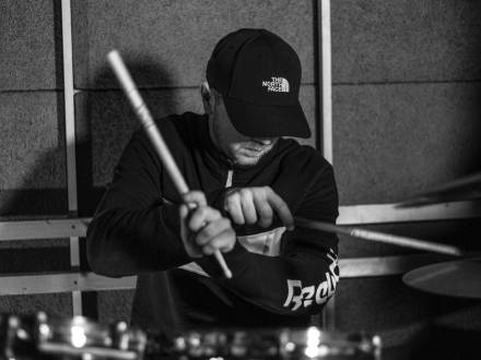 Sam - Drums/Percs/Cajon (photo 0)