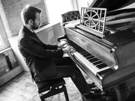 Cam Gow - Pianist (photo 4)