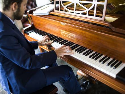 Cam Gow - Pianist (photo 2)