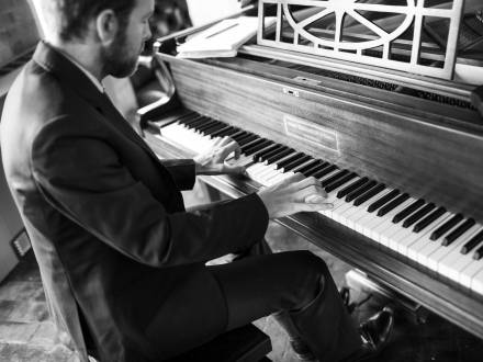 Cam Gow - Pianist (photo 7)