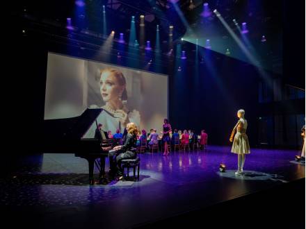 Meg Burstow - Jazz Pianist (photo 0)
