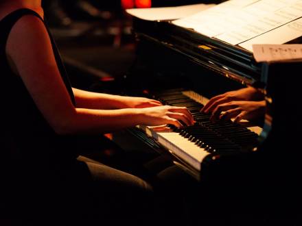 Meg Burstow - Jazz Pianist (photo 1)
