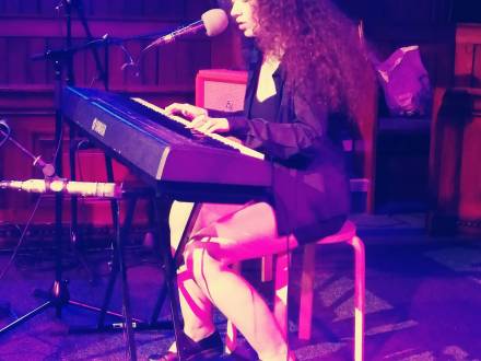Singer-songwriter/ piano/ backing tracks (photo 0)