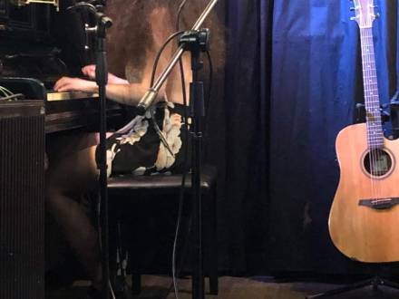 Singer-songwriter/ piano/ backing tracks (photo 4)