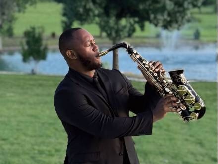 Darron Carrington Saxophone (photo 1)