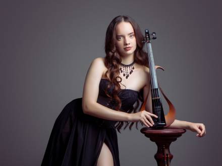 Violinist Joyce (photo 10)