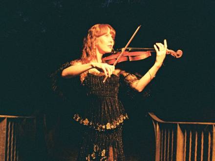 Madeleine Antoine Violinist (photo 0)