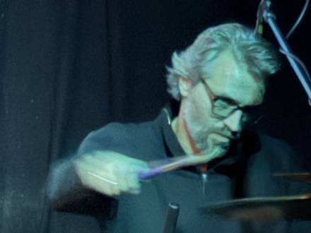 Slowhand drummer (photo 0)