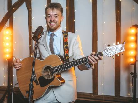 Callum Richards Acoustic Vocalist (photo 8)