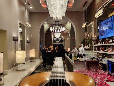 los angeles acoustic Guitarist (photo 4)