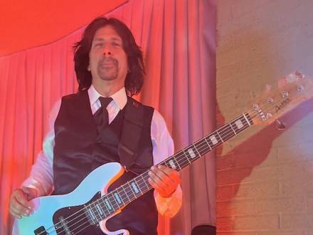 Paulie GEE -Bassist for Hire (photo 1)