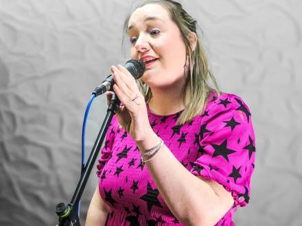 Suzietheweddingsinger (photo 0)