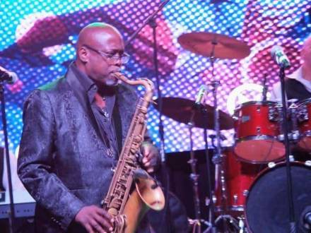 Singing Sax player (photo 8)