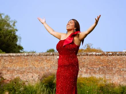 Poppy Neame - Classical Crossover Soprano (photo 4)