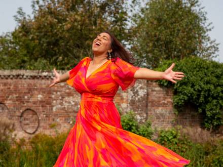 Poppy Neame - Classical Crossover Soprano (photo 13)
