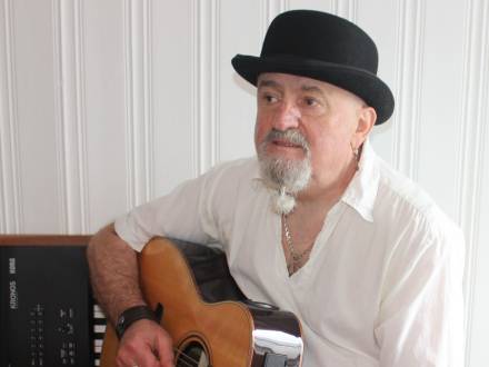 Solo musician, one man band (photo 0)
