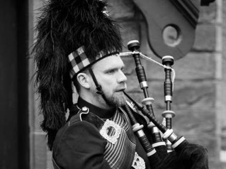 Ed Arnold - Professional Scottish Bagpiper (photo 7)