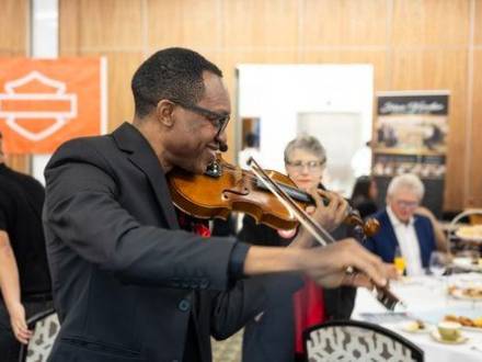 Yinka Vitula (photo 2)