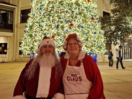 Santa and Mrs Claus (photo 5)