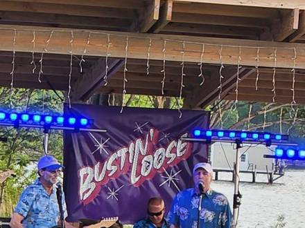 Bustin Loose Party Band (photo 2)
