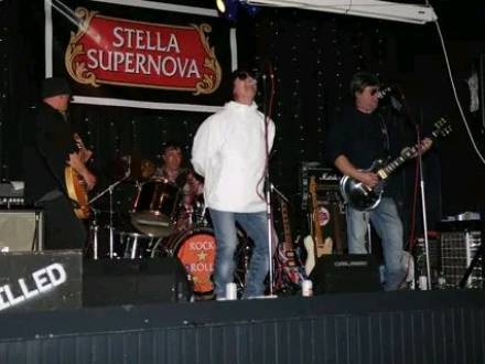 Oasis tribute (photo 12)