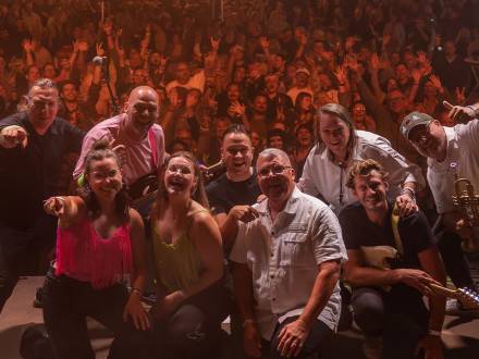 Awoei! Doe Maar Tribute Band (photo 0)