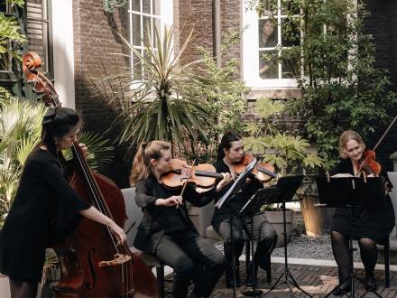 Quartet With A Twist (photo 1)